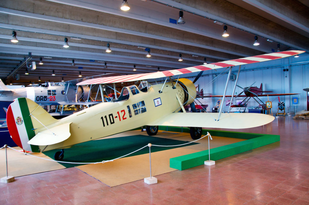 Escursione al Castello di Bracciano, crociera sul lago e visita del Museo storico dell’Aeronautica – FULL DAYMUSEO-STORICO-AERONAUTICA-13