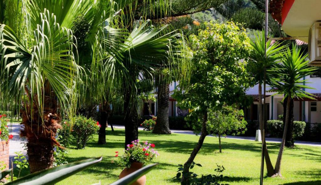GO4SEA-Calabria-Resort-Sciabache-giardini