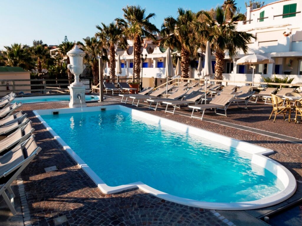 hotel-baiadellesirene-ischia-piscine1