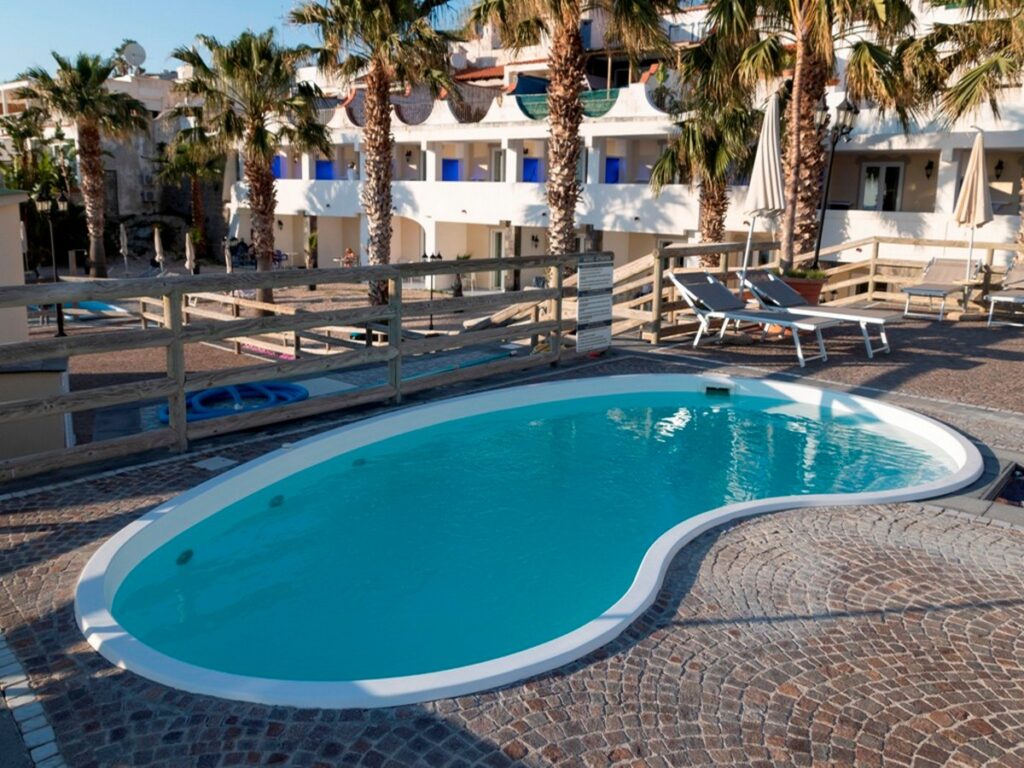 hotel-baiadellesirene-ischia-piscine2