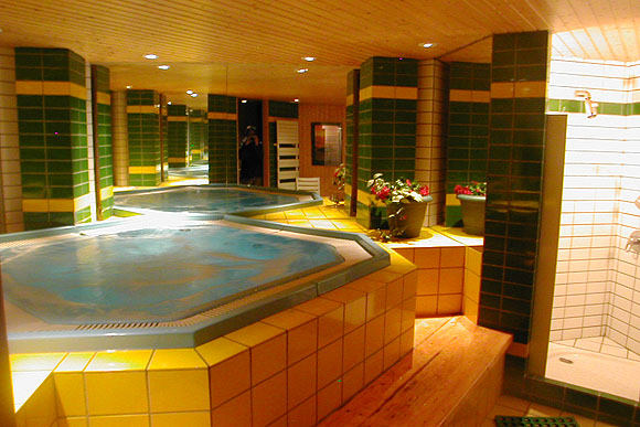 hotel-la-belle-etoile-estate-sauna-jacuzzi